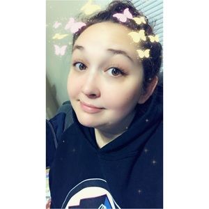 Meet your Posher, Adria